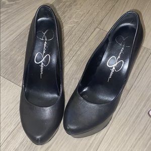 Jessica Simpson pumps
